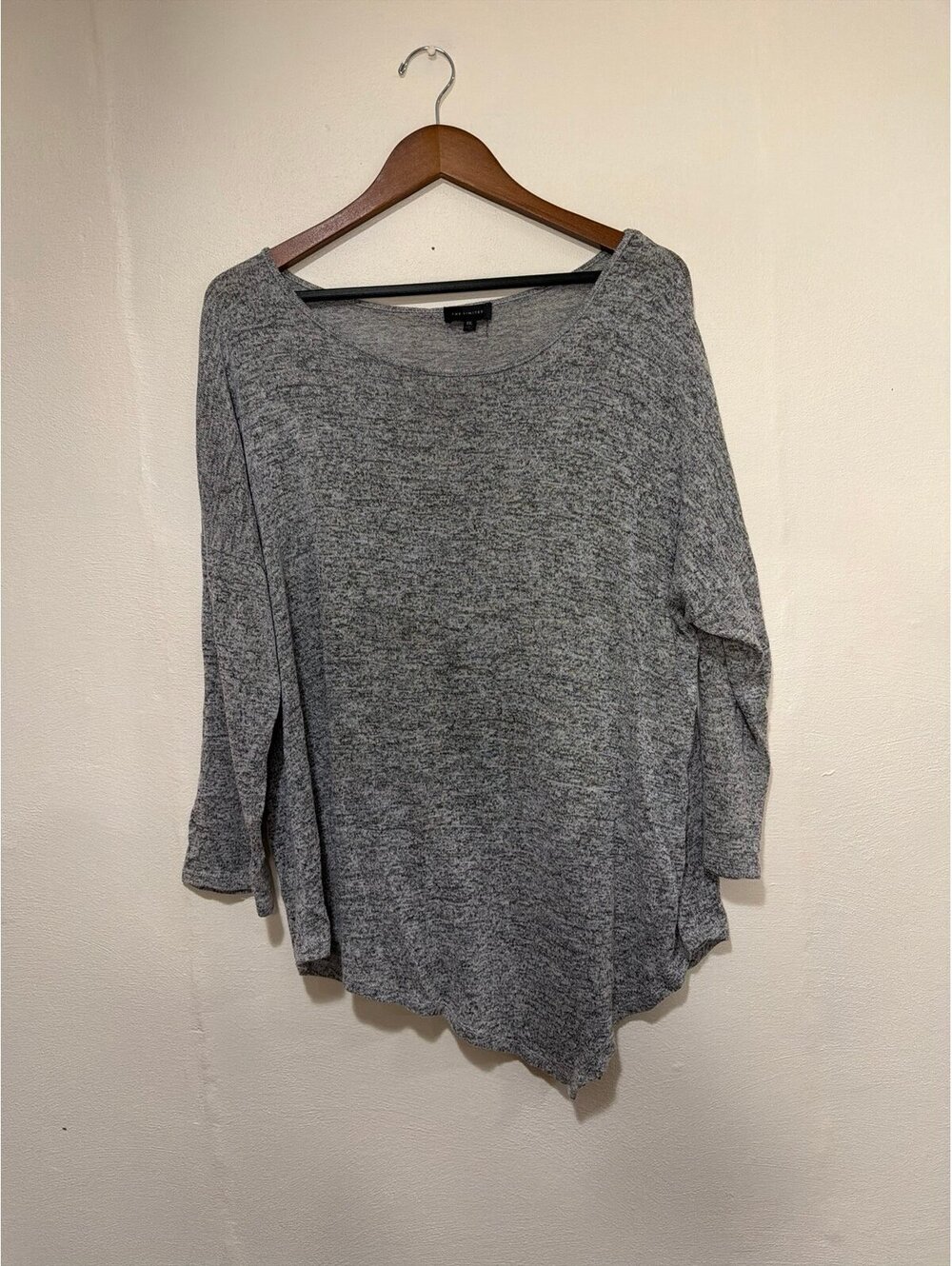 Women's Gray Knit Asymmetrical Hem Long Sleeve Top